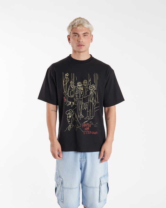 Remera Strangers Black