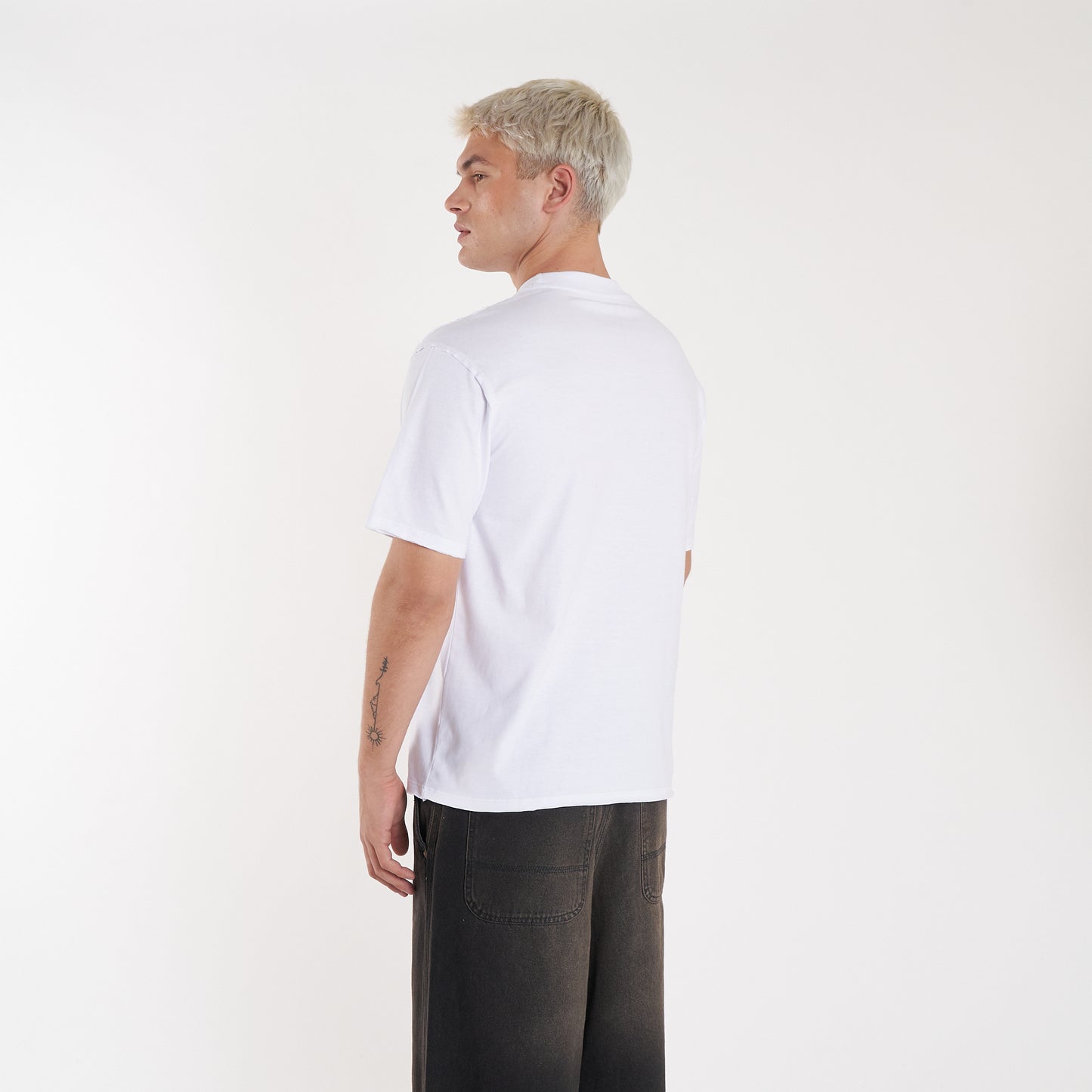 Remera Hall White
