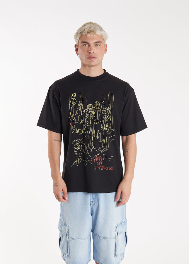 Remera Strangers Black