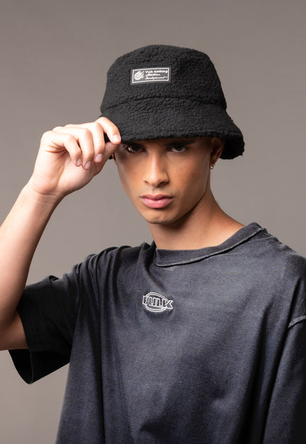 Remera Gotie Off Black