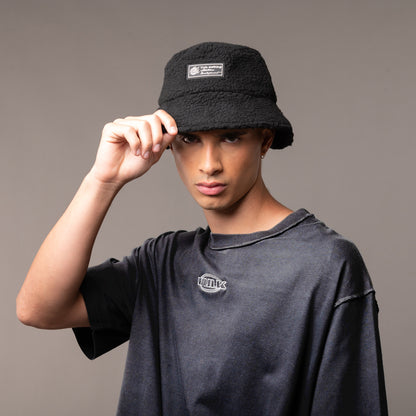 Remera Gotie Off Black