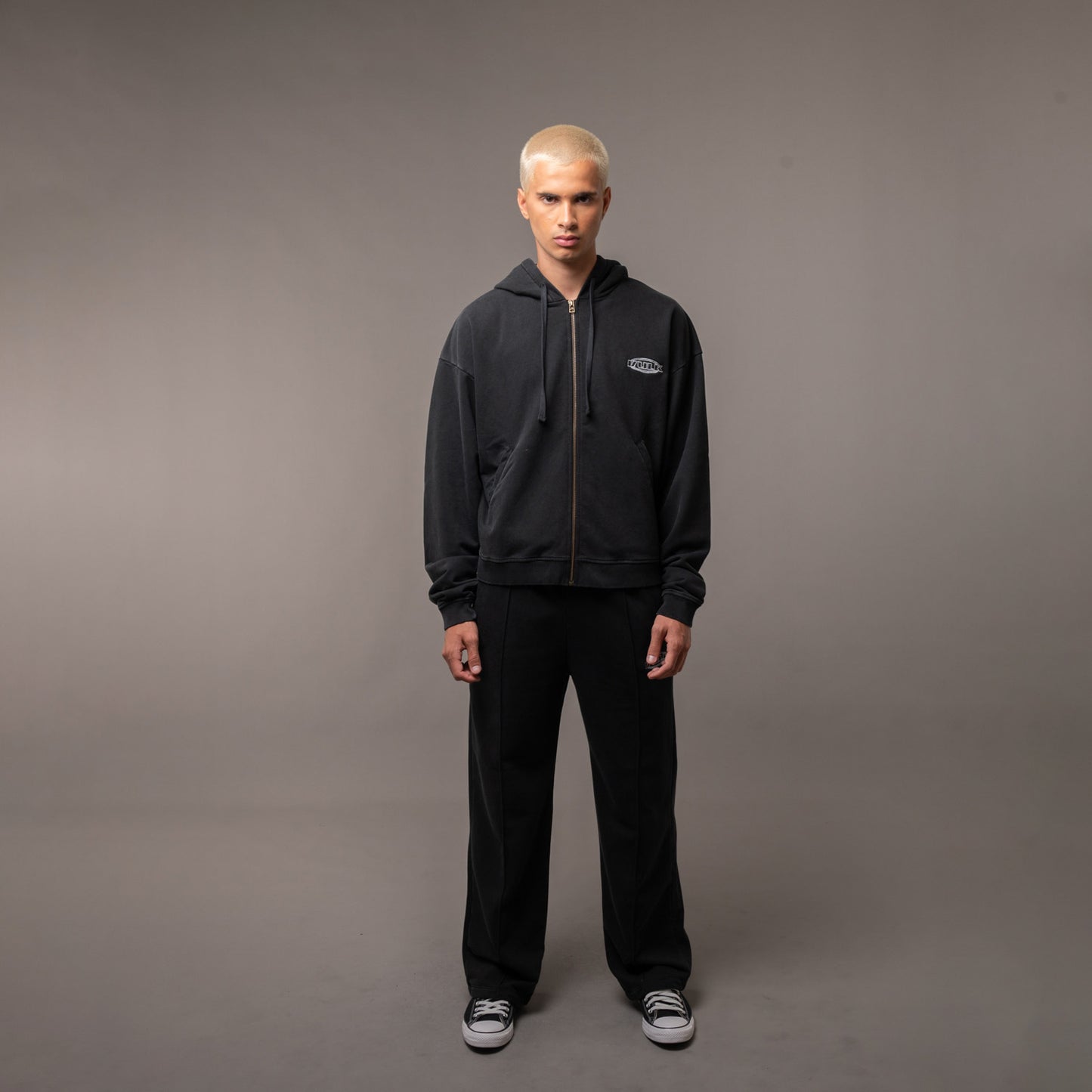 Campera Canguro Gotie Off Black