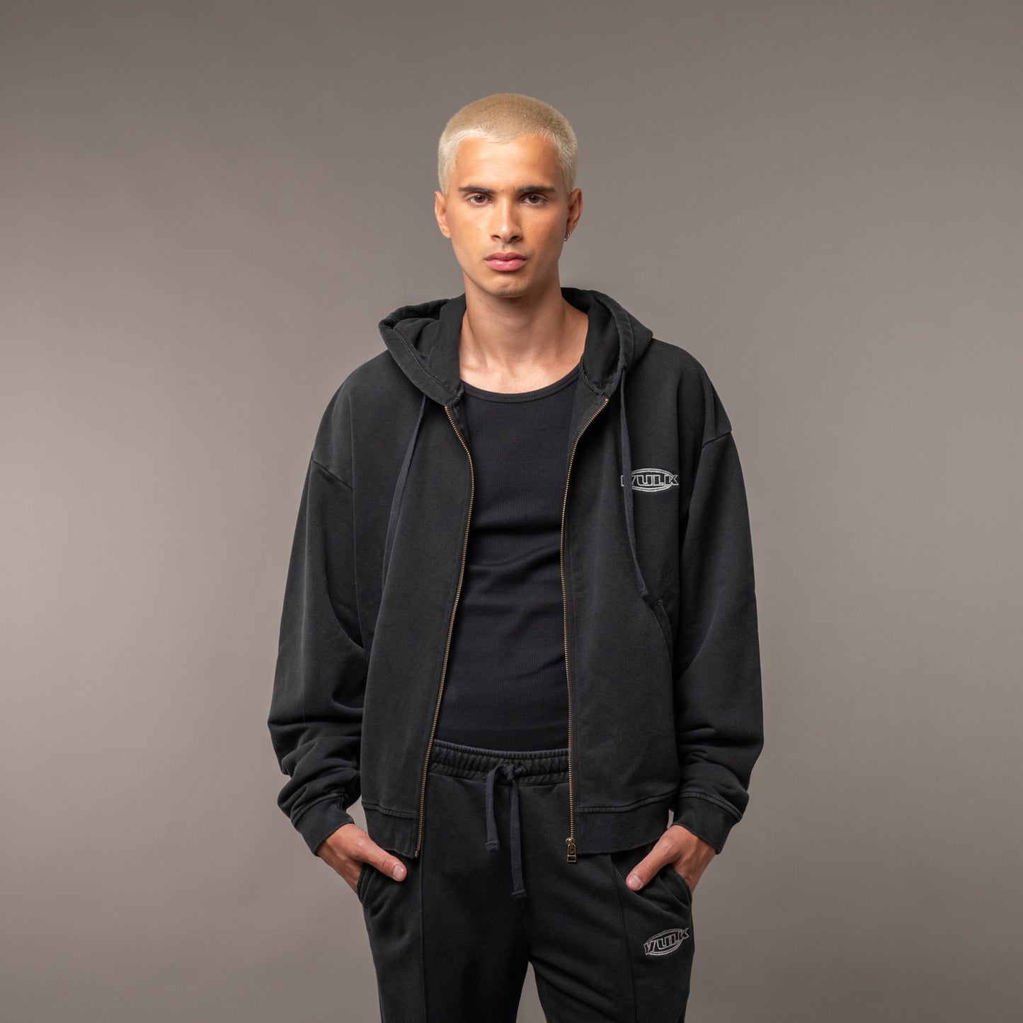 Campera Canguro Gotie Off Black