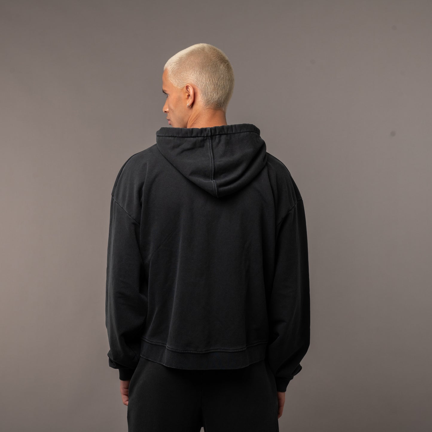 Campera Canguro Gotie Off Black