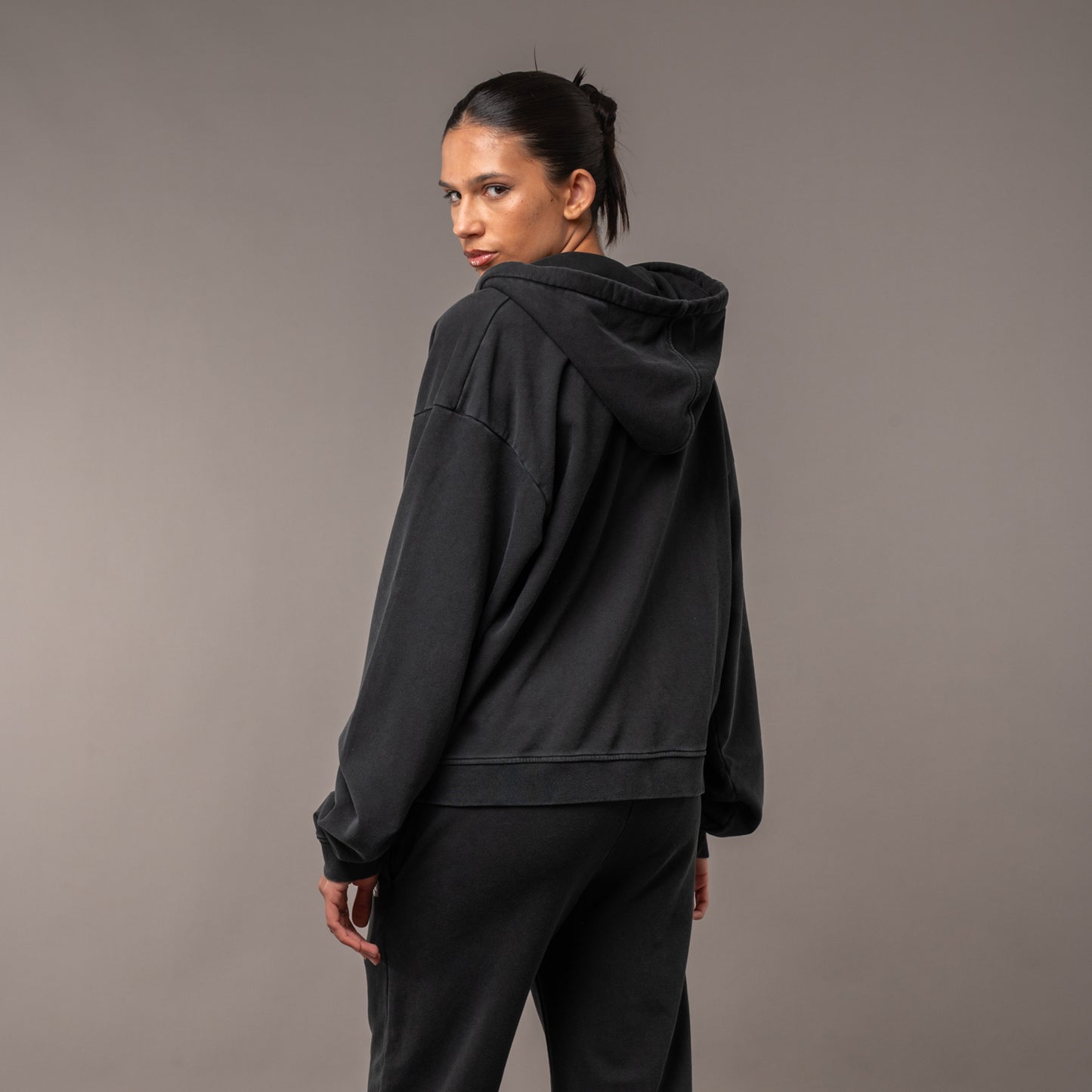 Campera Canguro Gotie Off Black